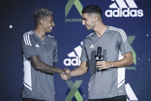 TOP STORY: Chelsea tracking Barca duo